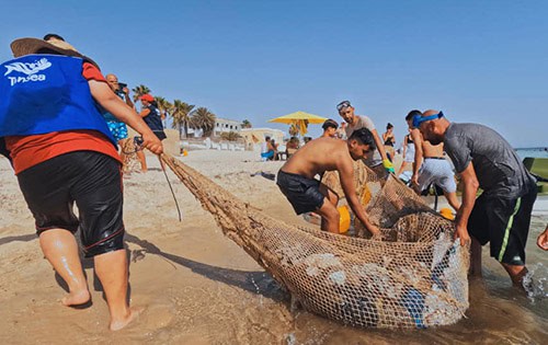Tunisia beach cleanup